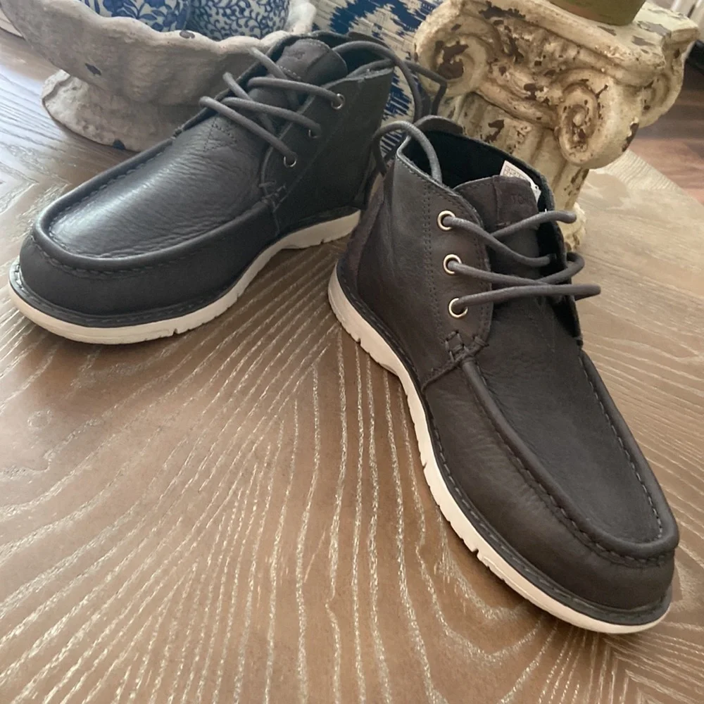 NWOT! Toms Leather Waterproof Navi Boots Charcoal Gray